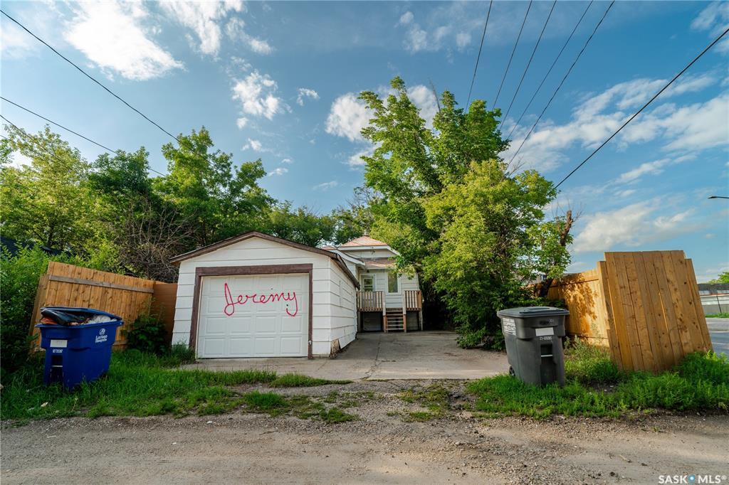 Caswell Hill 社区投资型独栋出售 · 101 28th Street W——林与唐地产 - 2